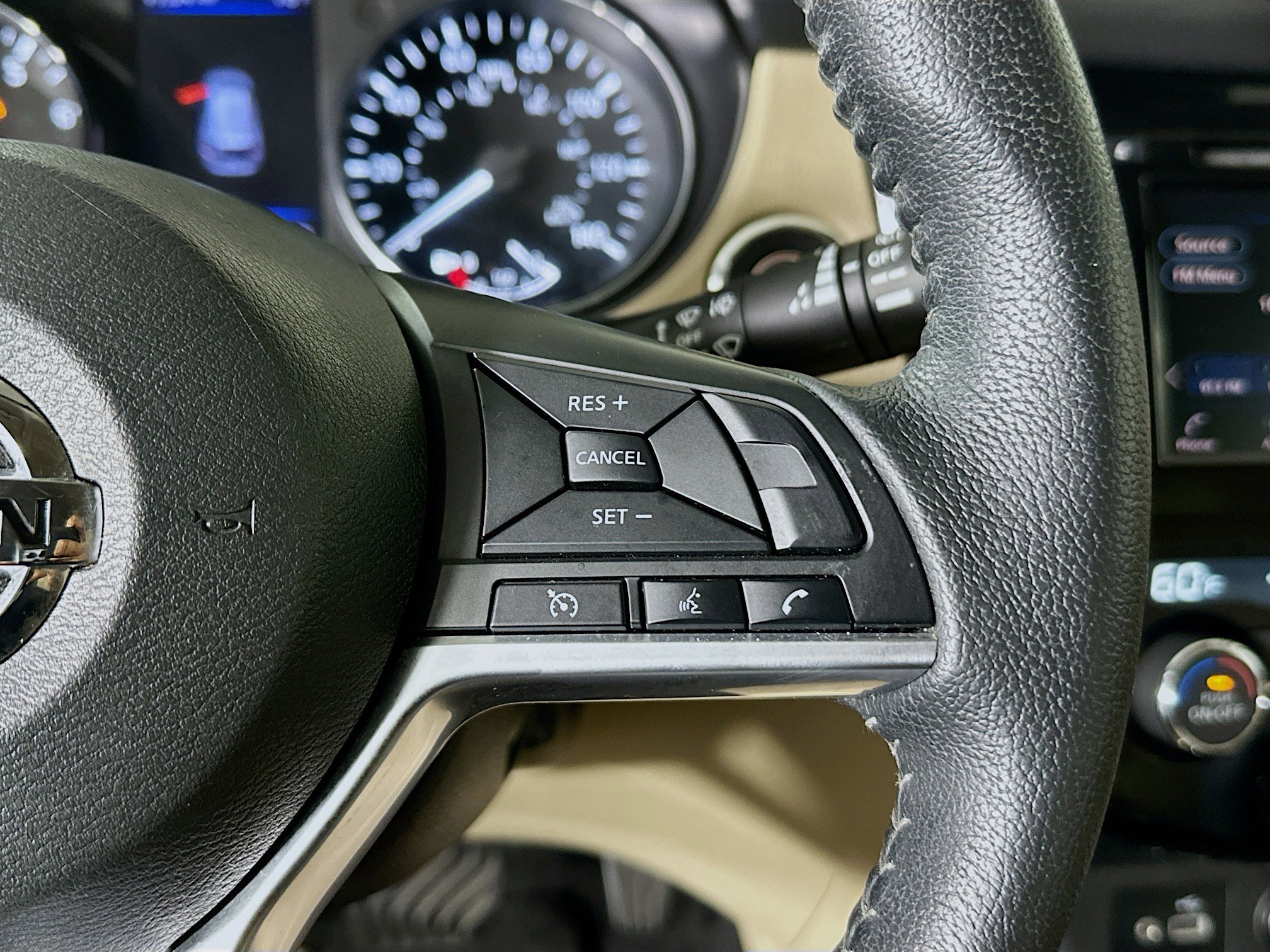 Used 2020 Nissan Rogue SV FWD image 17