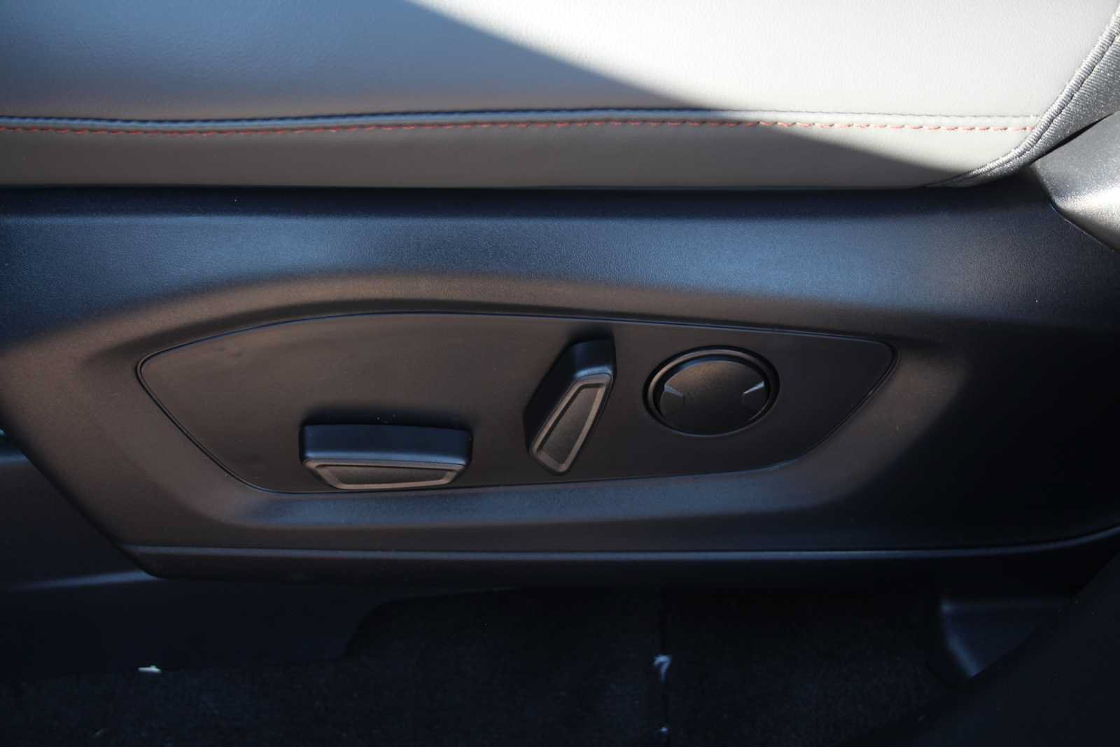 New 2026 Ford Explorer Active w/ Active Comfort Package RWD image 30