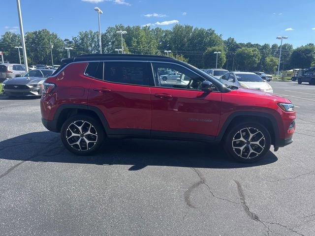 Used 2025 Jeep Compass Limited AWD/4WD image 2