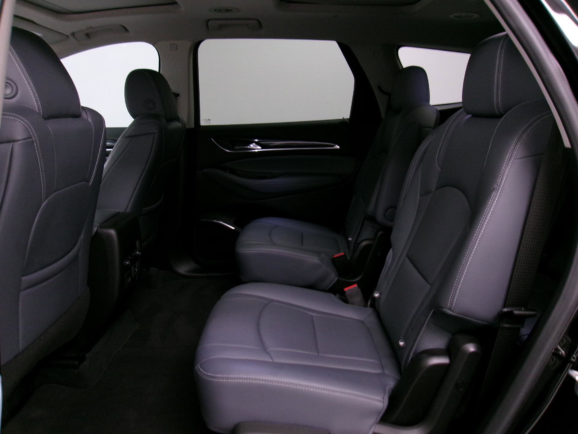 Used 2021 Buick Enclave Essence image 11