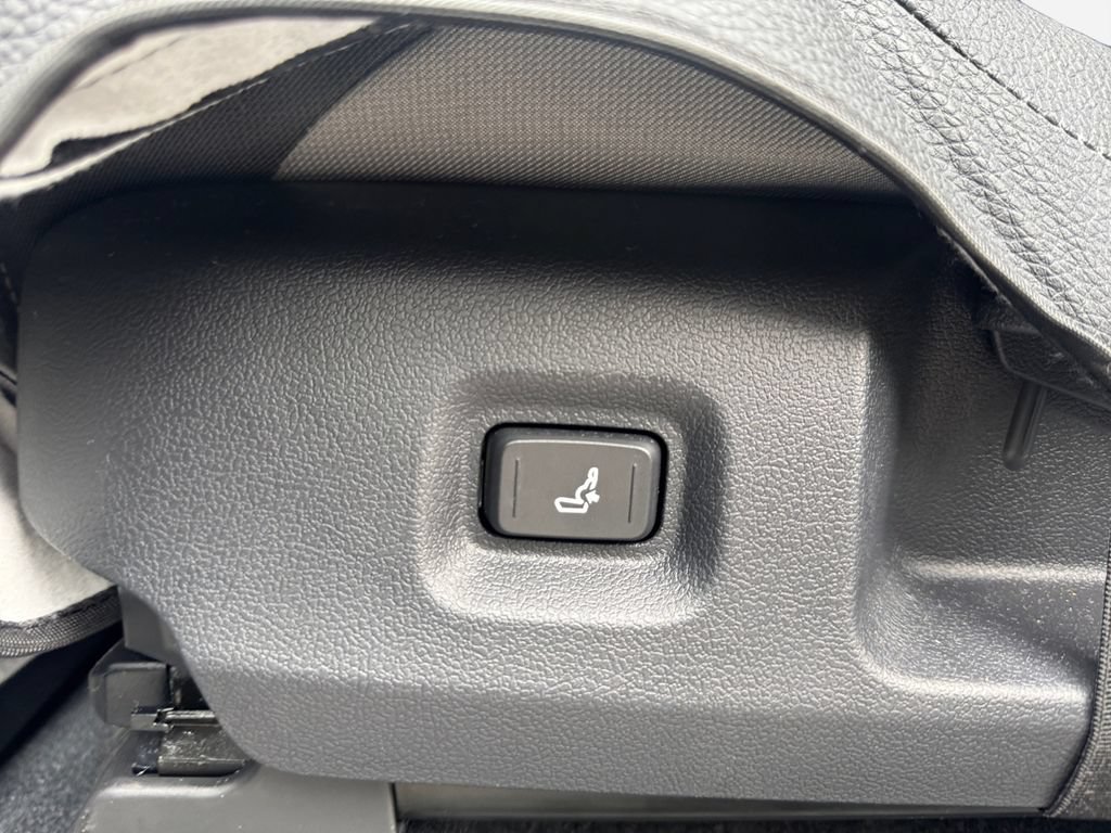 Used 2025 Toyota Tacoma TRD Sport AWD/4WD image 12