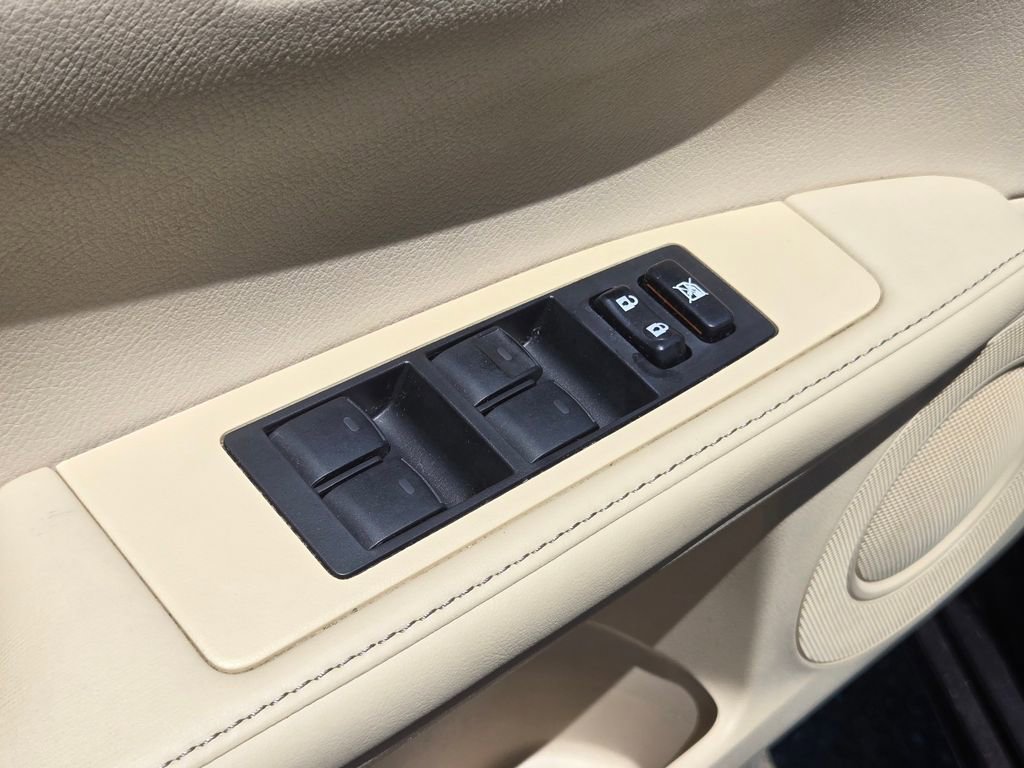 Used 2013 Lexus ES 300h w/ Luxury Pkg FWD image 12