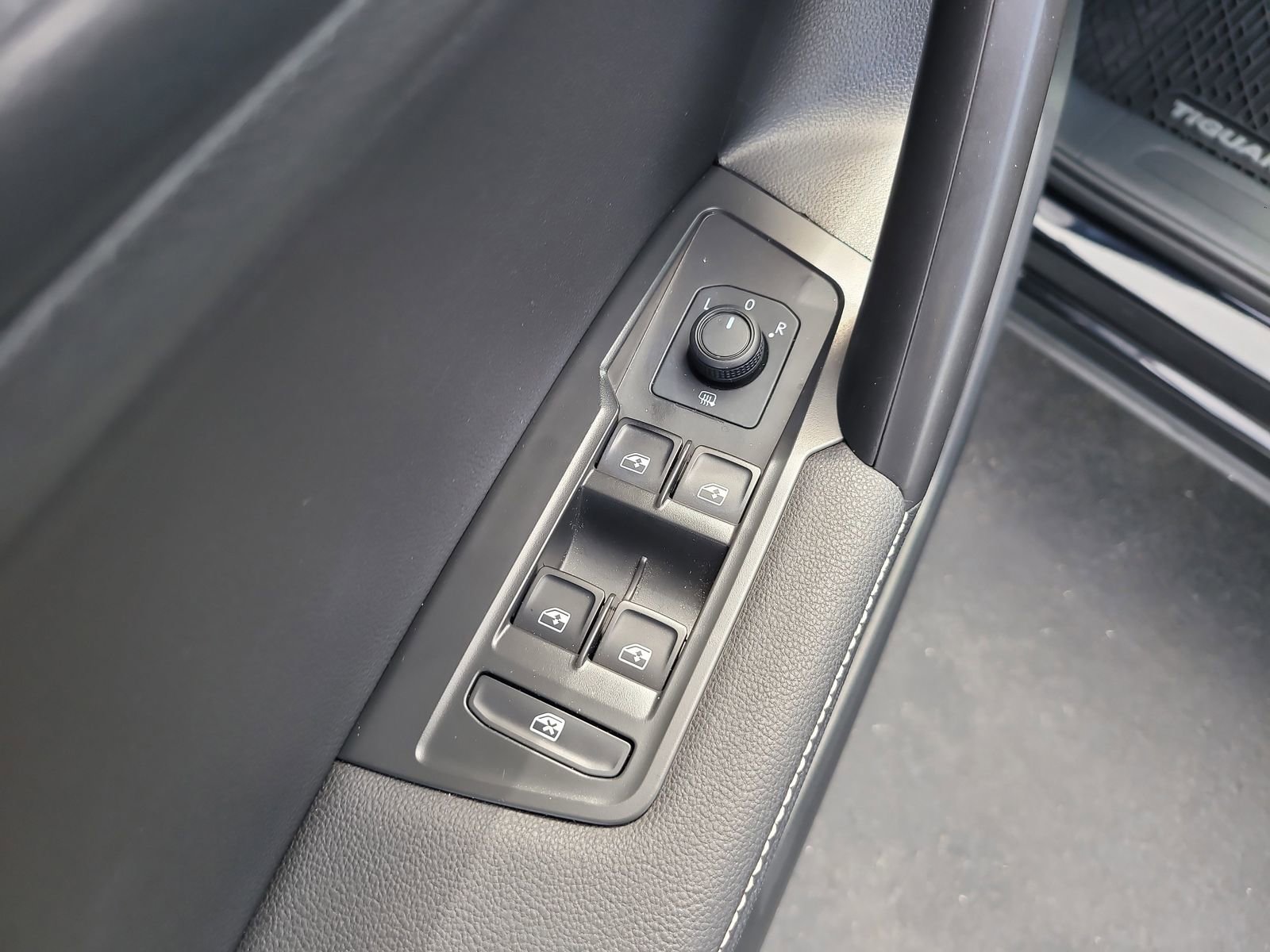 Used 2022 Volkswagen Tiguan S FWD image 15