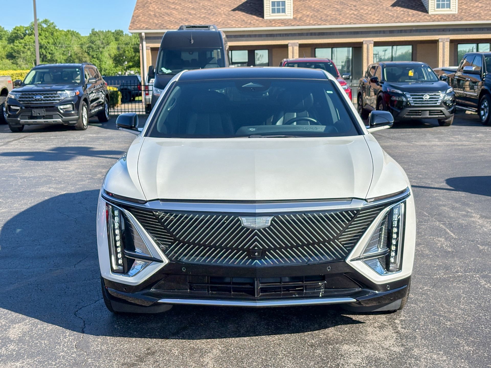 Used 2024 Cadillac Lyriq Luxury RWD image 3