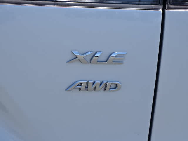 Certified 2022 Toyota Corolla Cross XLE w/ Convenience Package AWD/4WD image 11