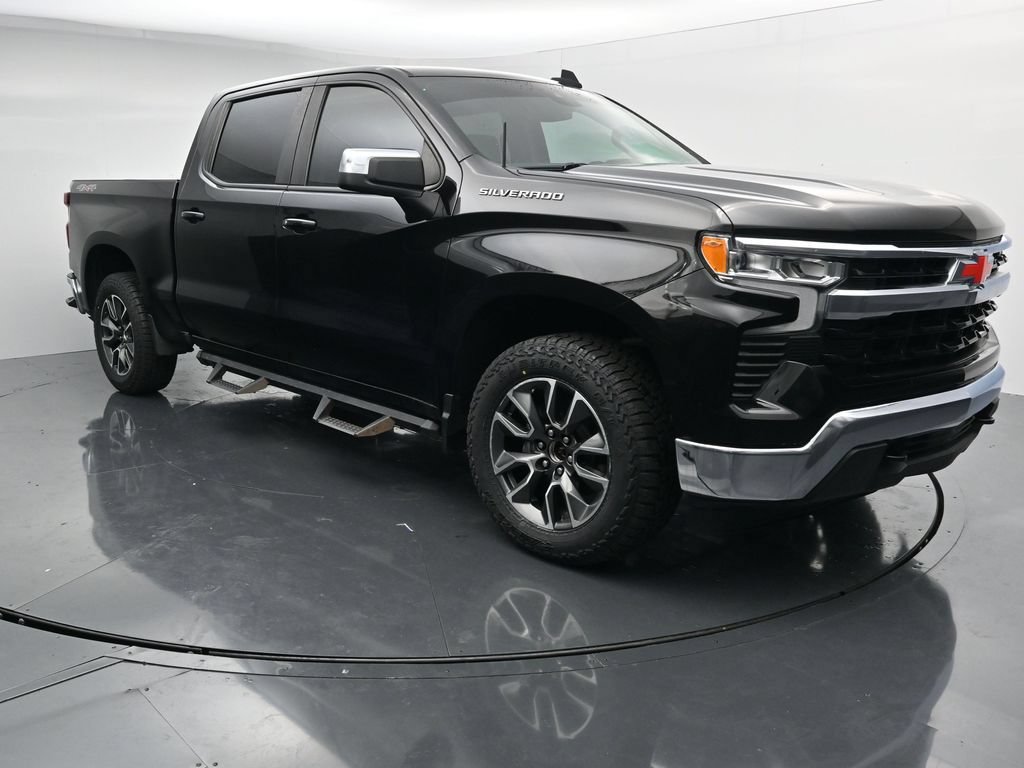 Used 2022 Chevrolet Silverado 1500 LT AWD/4WD image 2