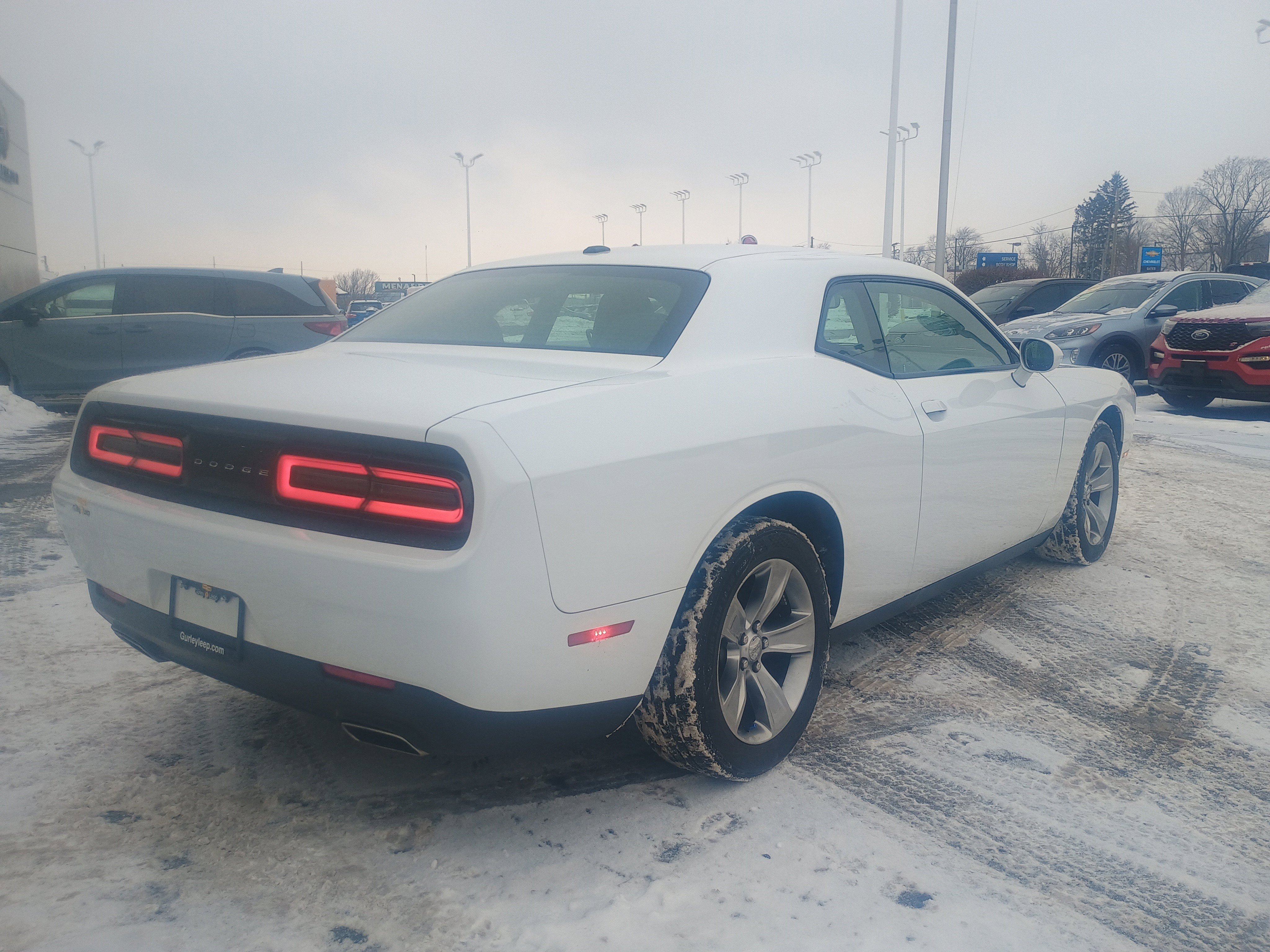 Used 2016 Dodge Challenger SXT image 10