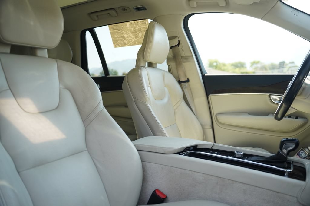Used 2016 Volvo XC90 T6 Momentum w/ Momentum Plus Package AWD/4WD image 16