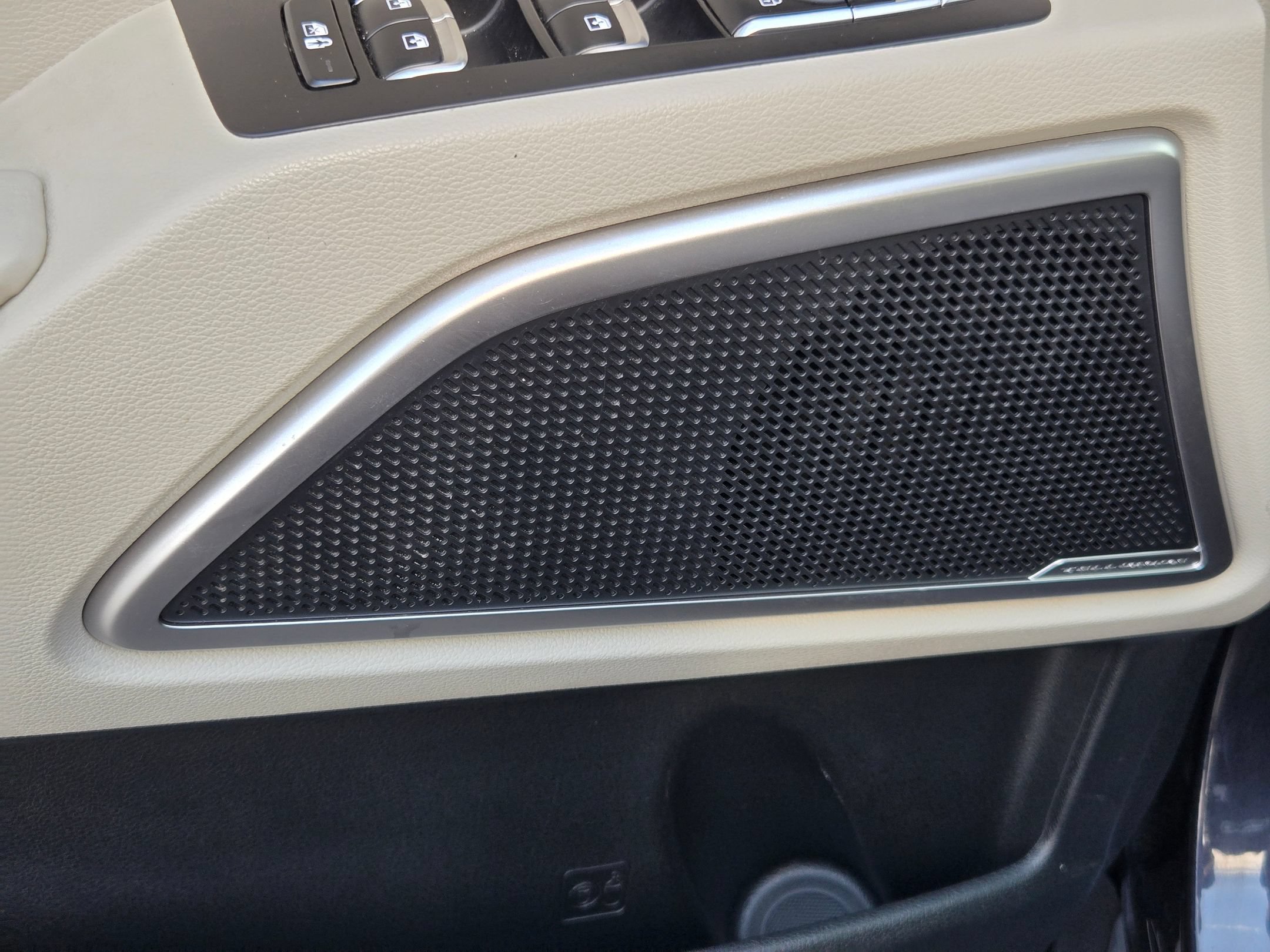 Used 2025 Kia Telluride EX w/ EX Captain's Chair Package FWD image 22