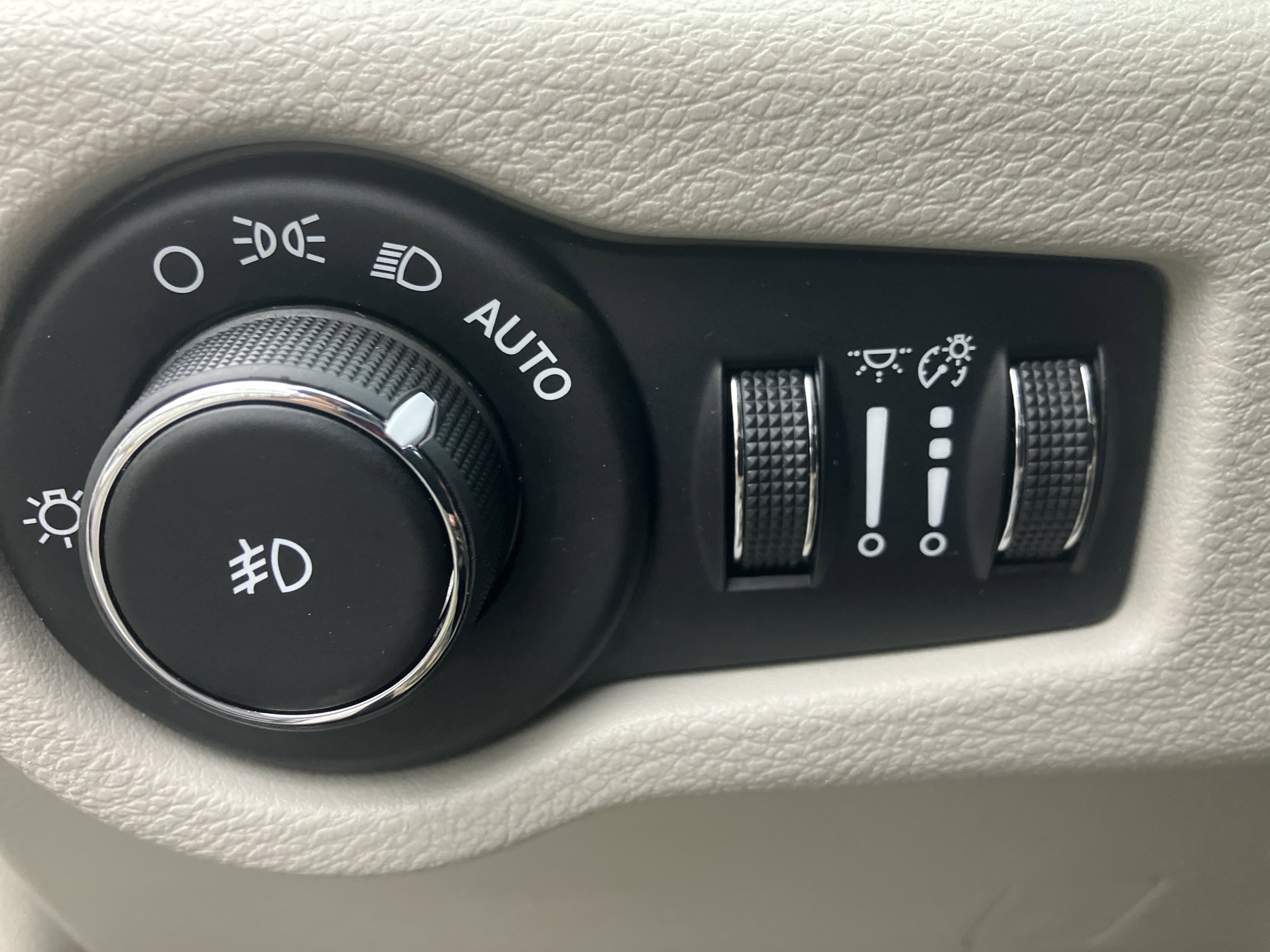 Used 2017 Chrysler Pacifica Touring-L w/ Tire & Wheel Group image 22