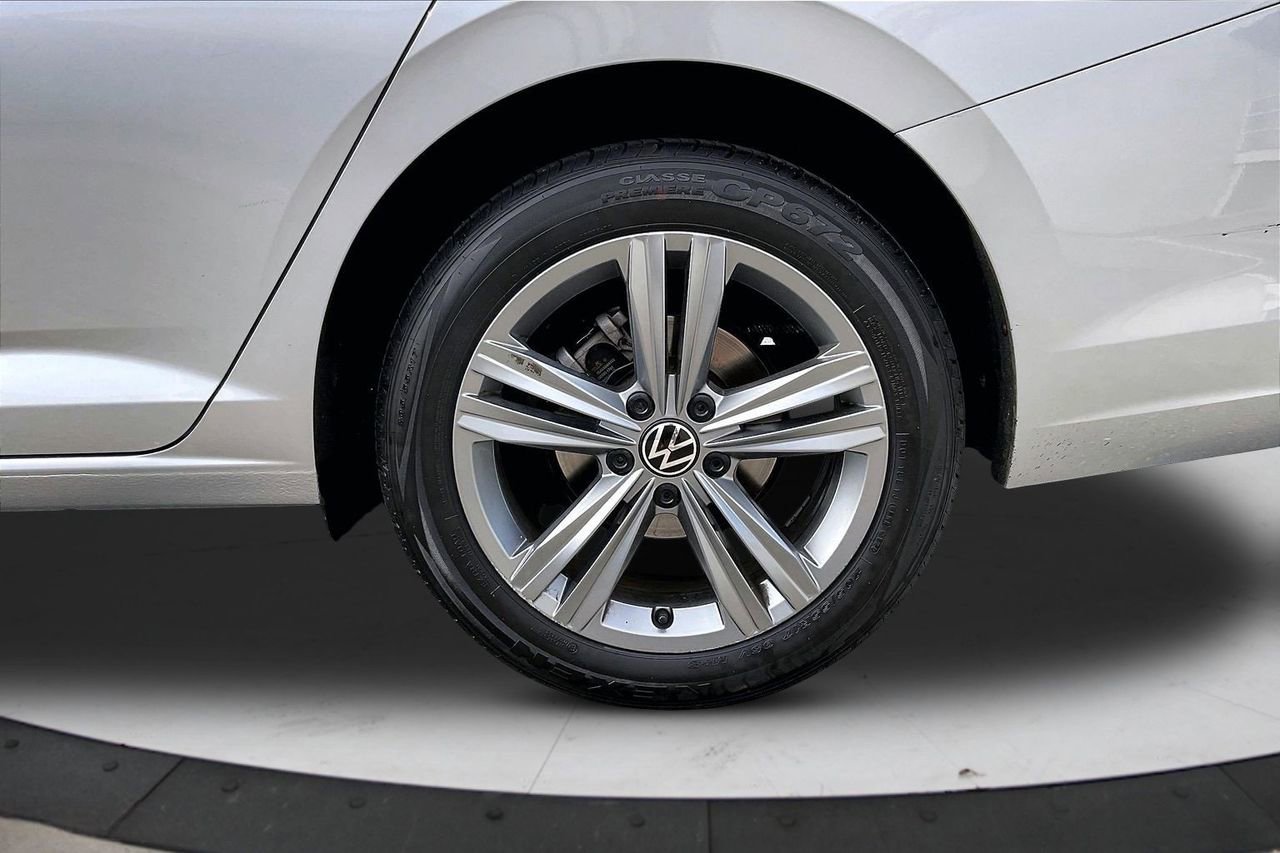 Used 2024 Volkswagen Jetta SE image 35