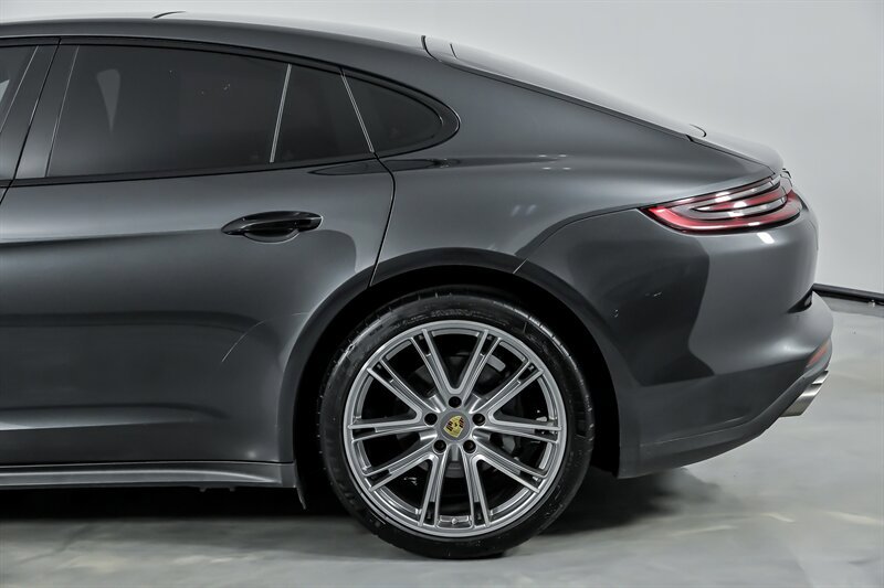 Used 2018 Porsche Panamera 4S image 8