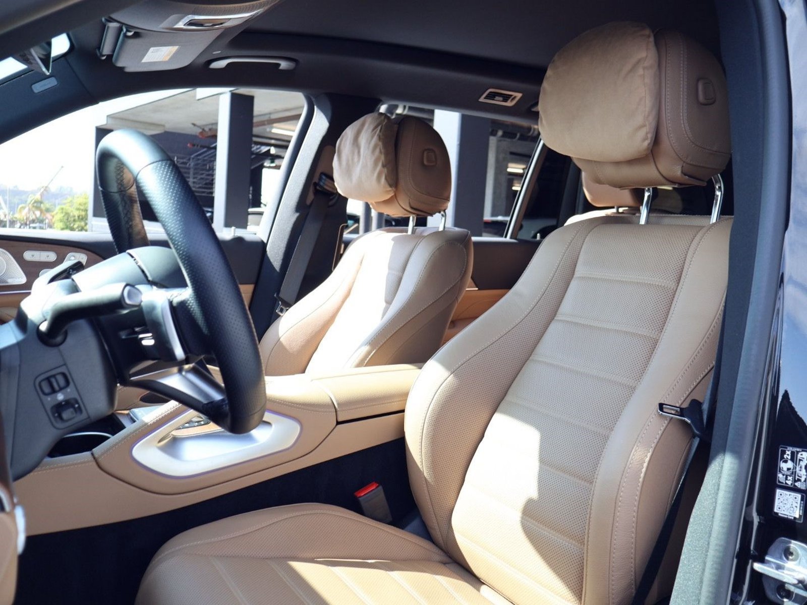 Used 2025 Mercedes-Benz GLS 580 4MATIC image 5