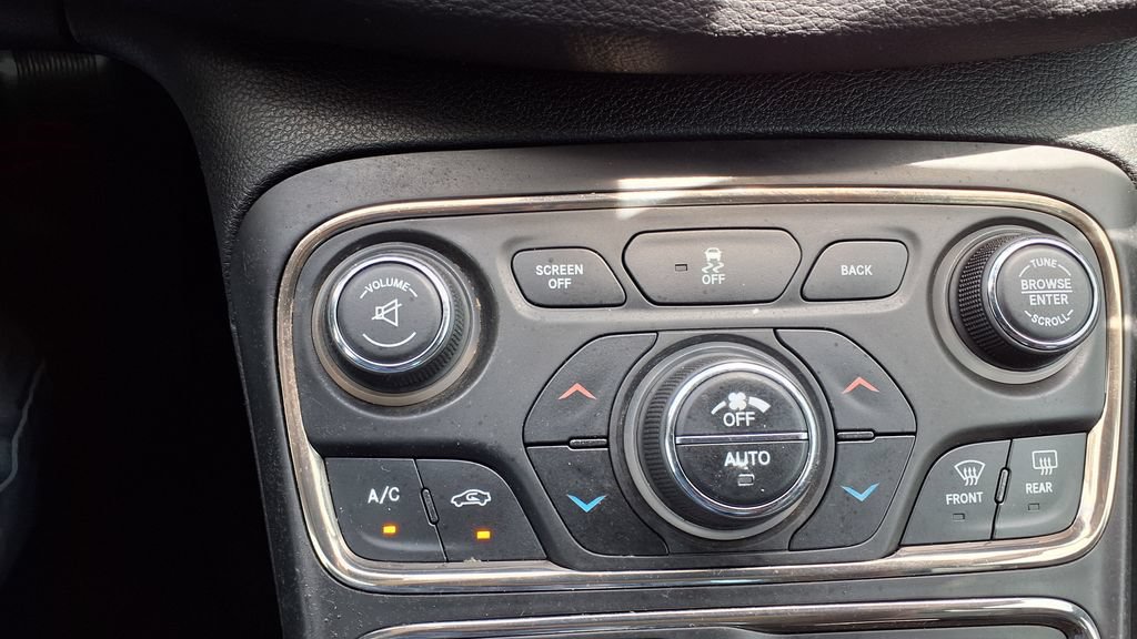 Used 2015 Chrysler 200 C w/ Navigation & Sound Group I FWD image 27