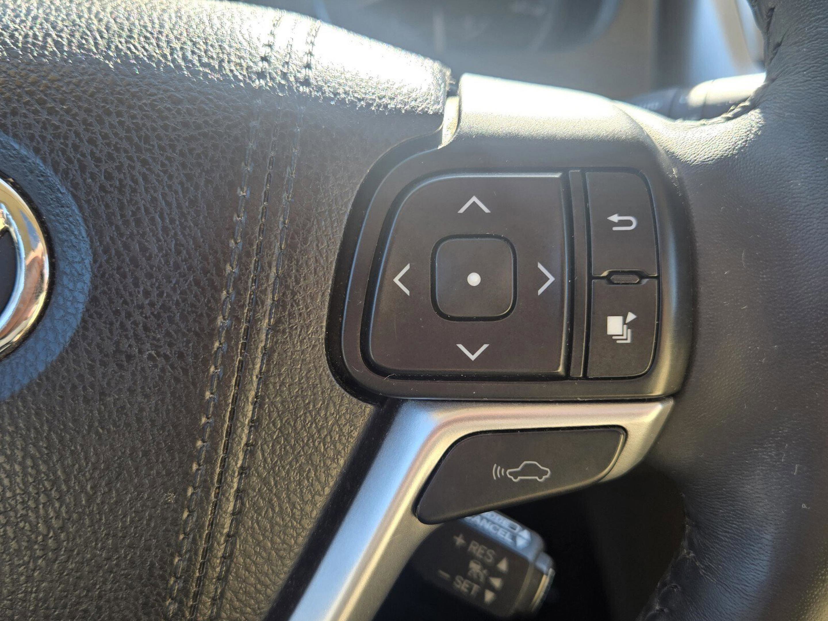 Used 2016 Toyota Highlander Limited Platinum image 29