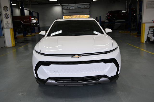 New 2026 Chevrolet Equinox EV LT w/ Convenience Package II image 2