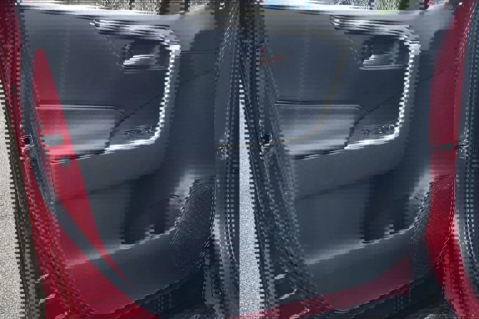 Used 2021 Toyota RAV4 XLE w/ Convenience Package image 20