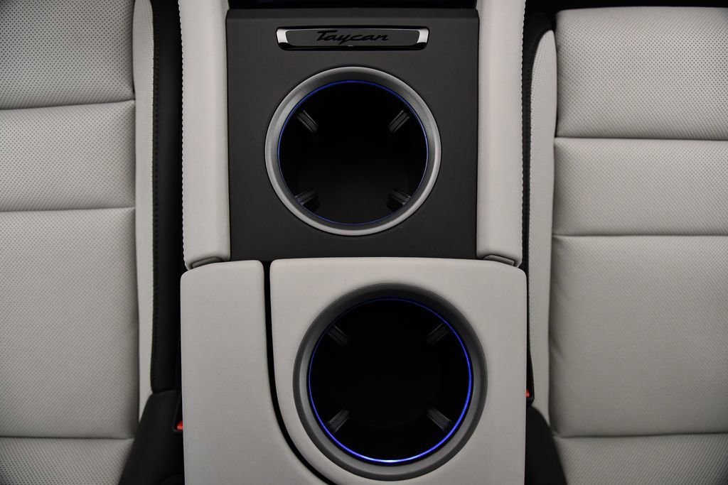 Used 2025 Porsche Taycan image 32