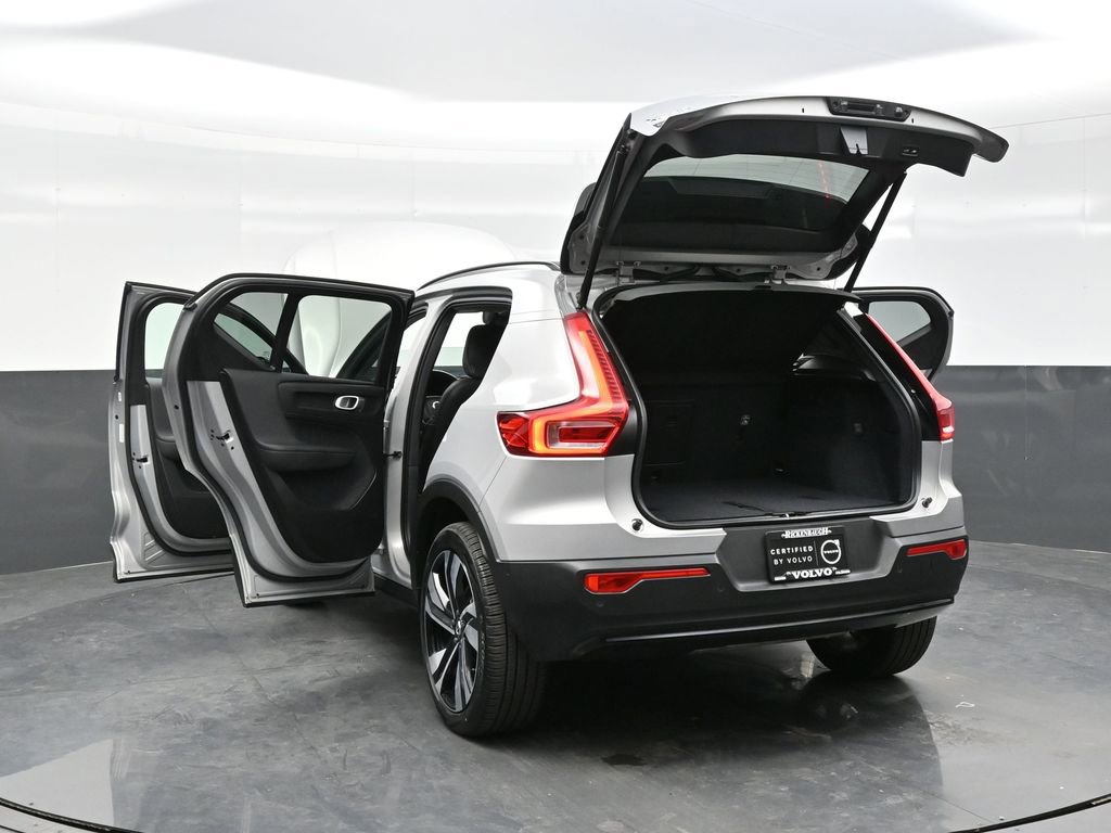 Used 2025 Volvo XC40 B5 Plus image 40