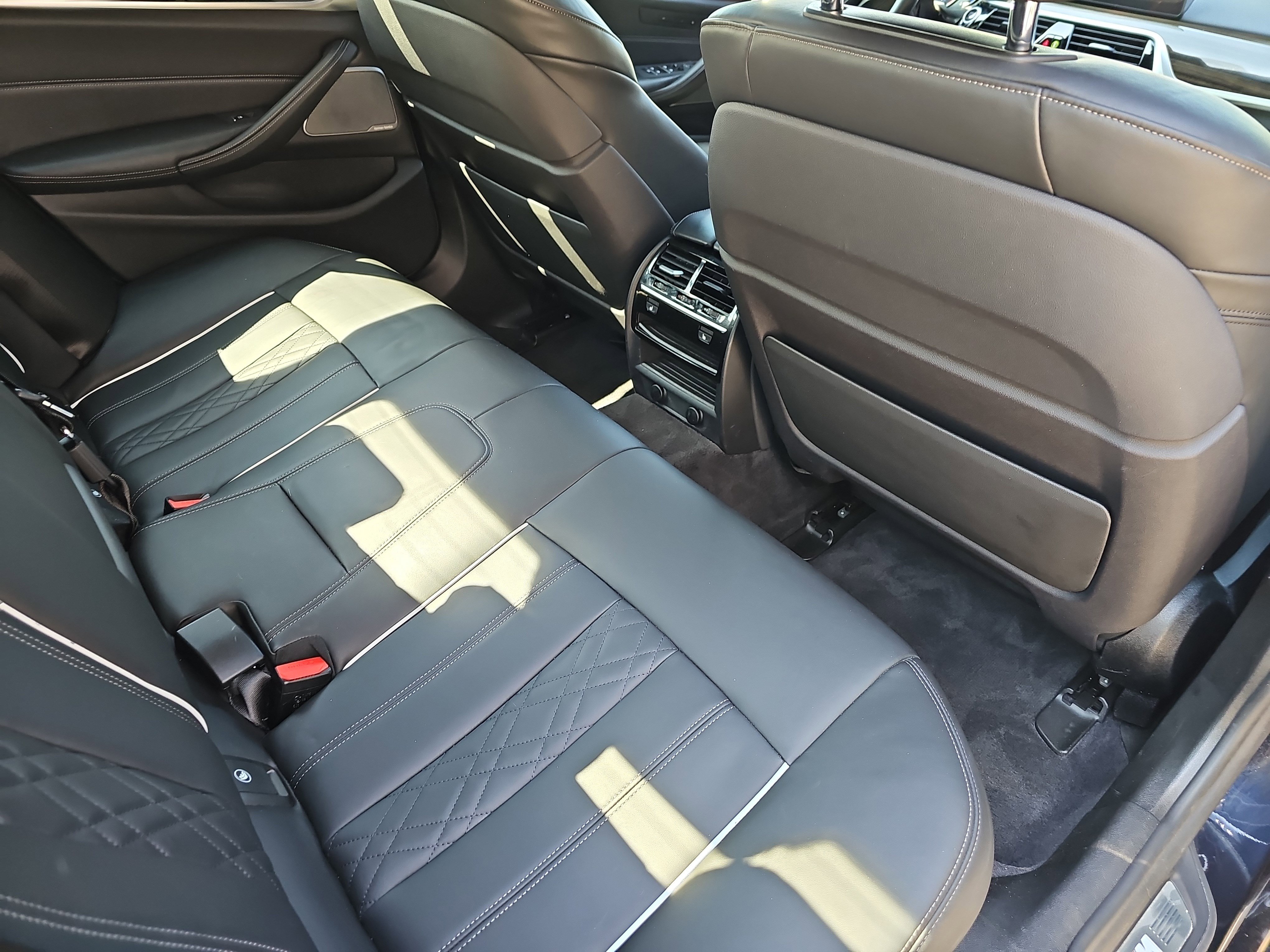 Used 2018 BMW M550i xDrive w/ Driving Assistance Package image 11