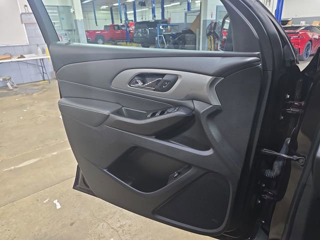 Used 2023 Chevrolet Traverse LT w/ LPO, Floor Liner Package image 32