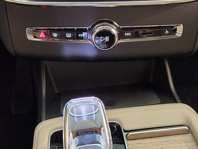 New 2025 Volvo XC90 T8 Core image 19