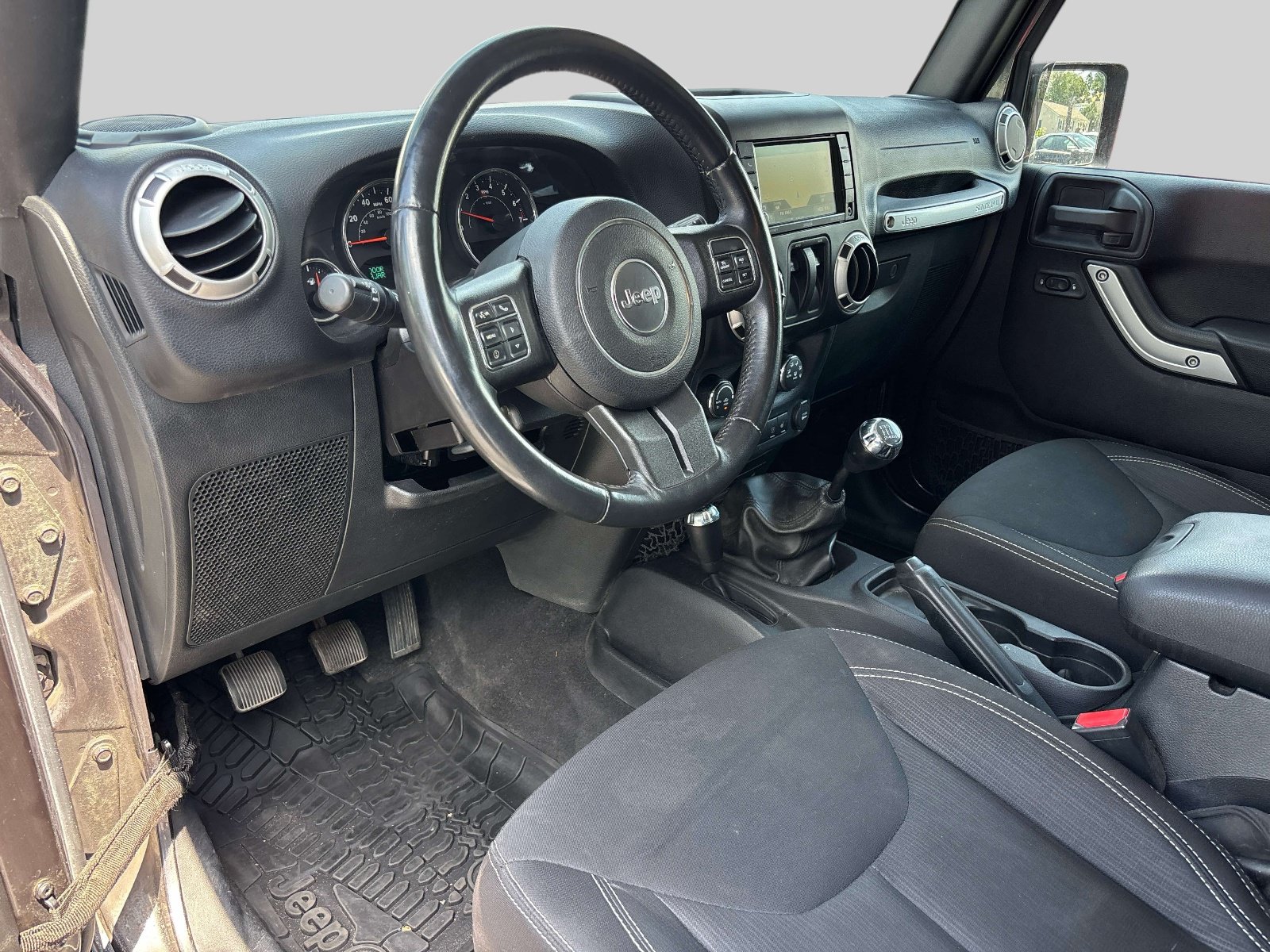 Used 2016 Jeep Wrangler Sahara w/ Connectivity Group AWD/4WD image 11
