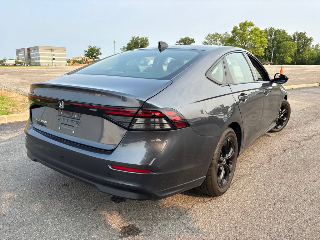 Used 2025 Honda Accord SE image 10