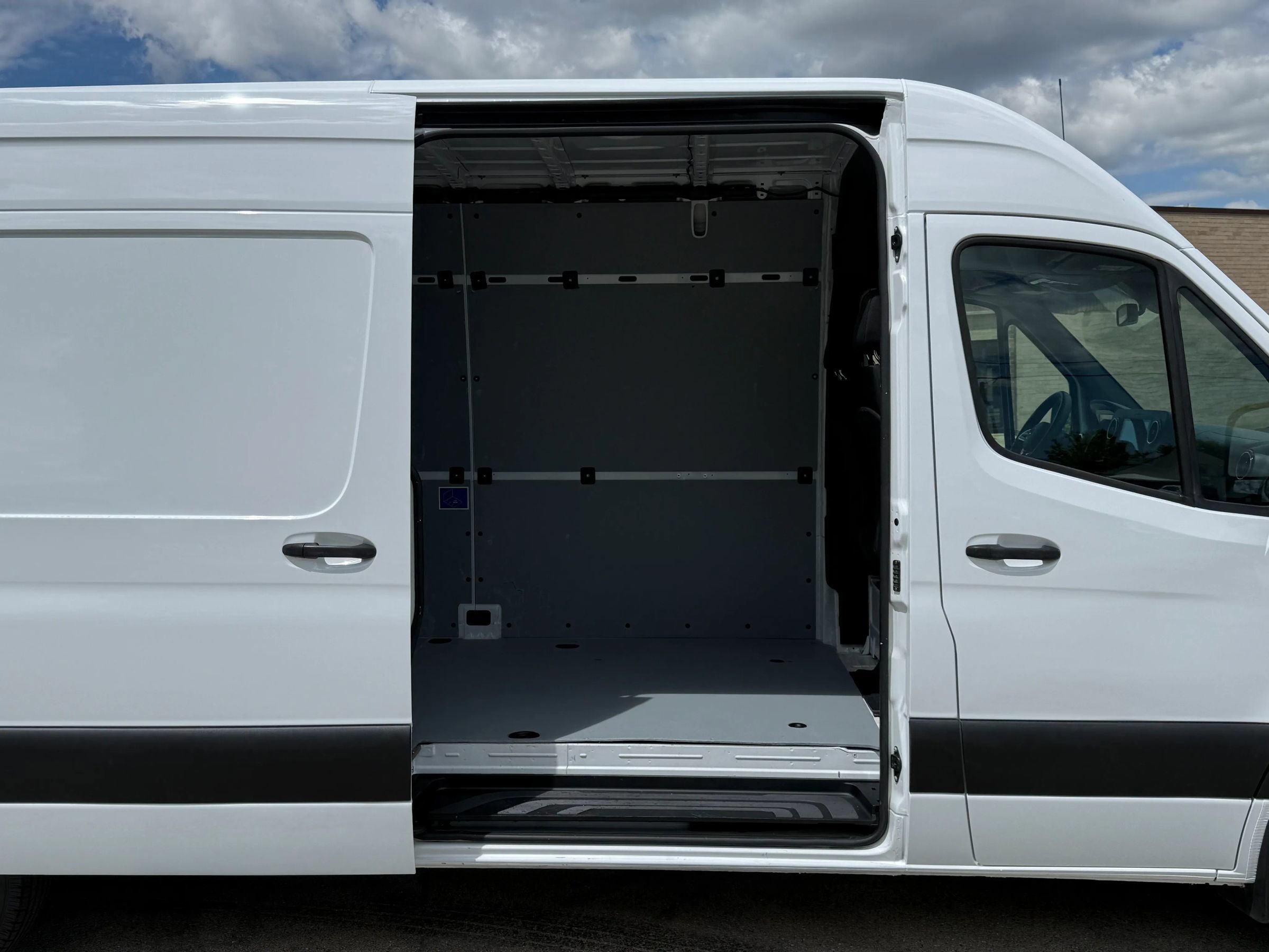 Used 2021 Mercedes-Benz Sprinter 2500 image 7