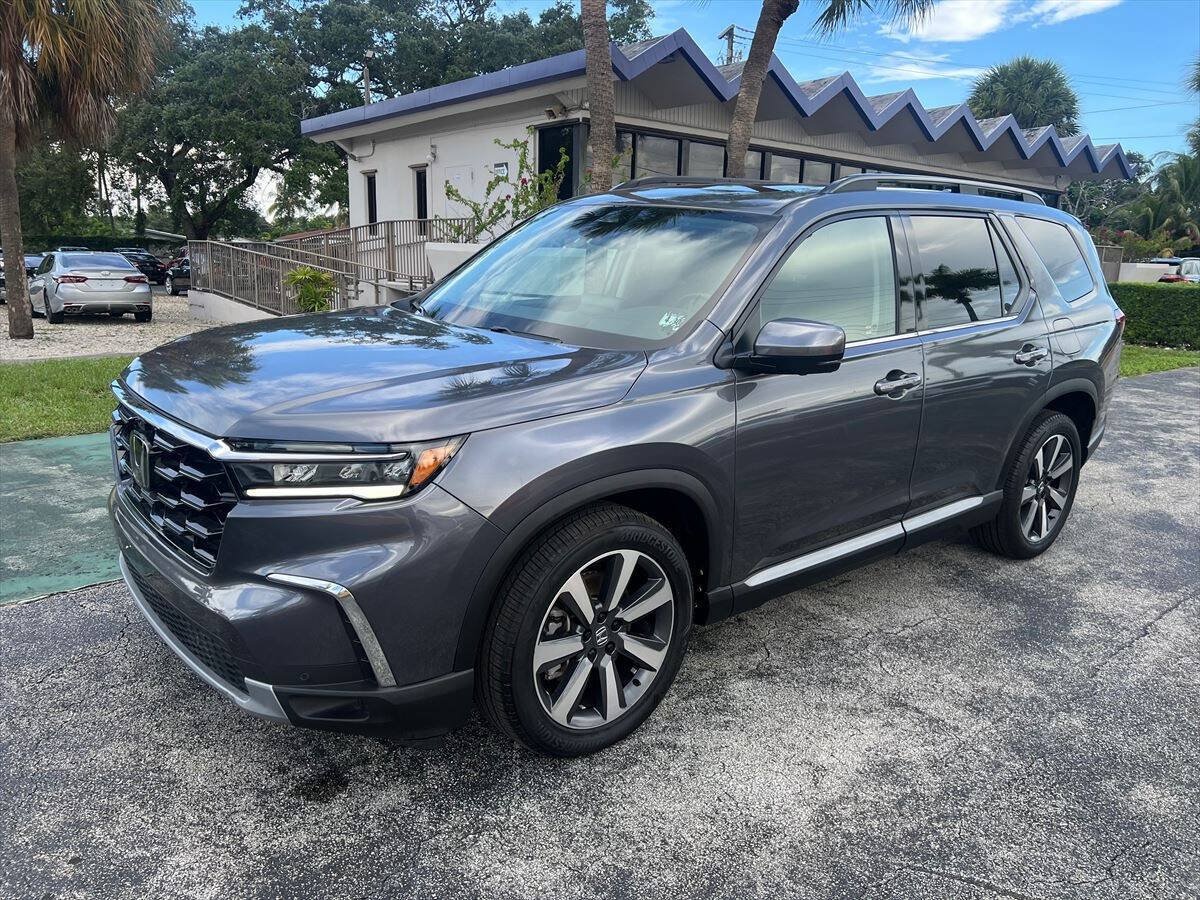 Used 2025 Honda Pilot Elite image 2