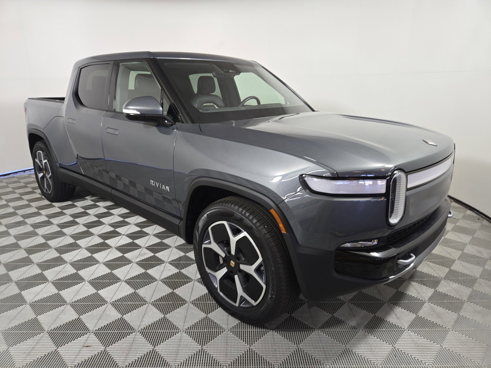 Used 2024 Rivian R1T Adventure image 7