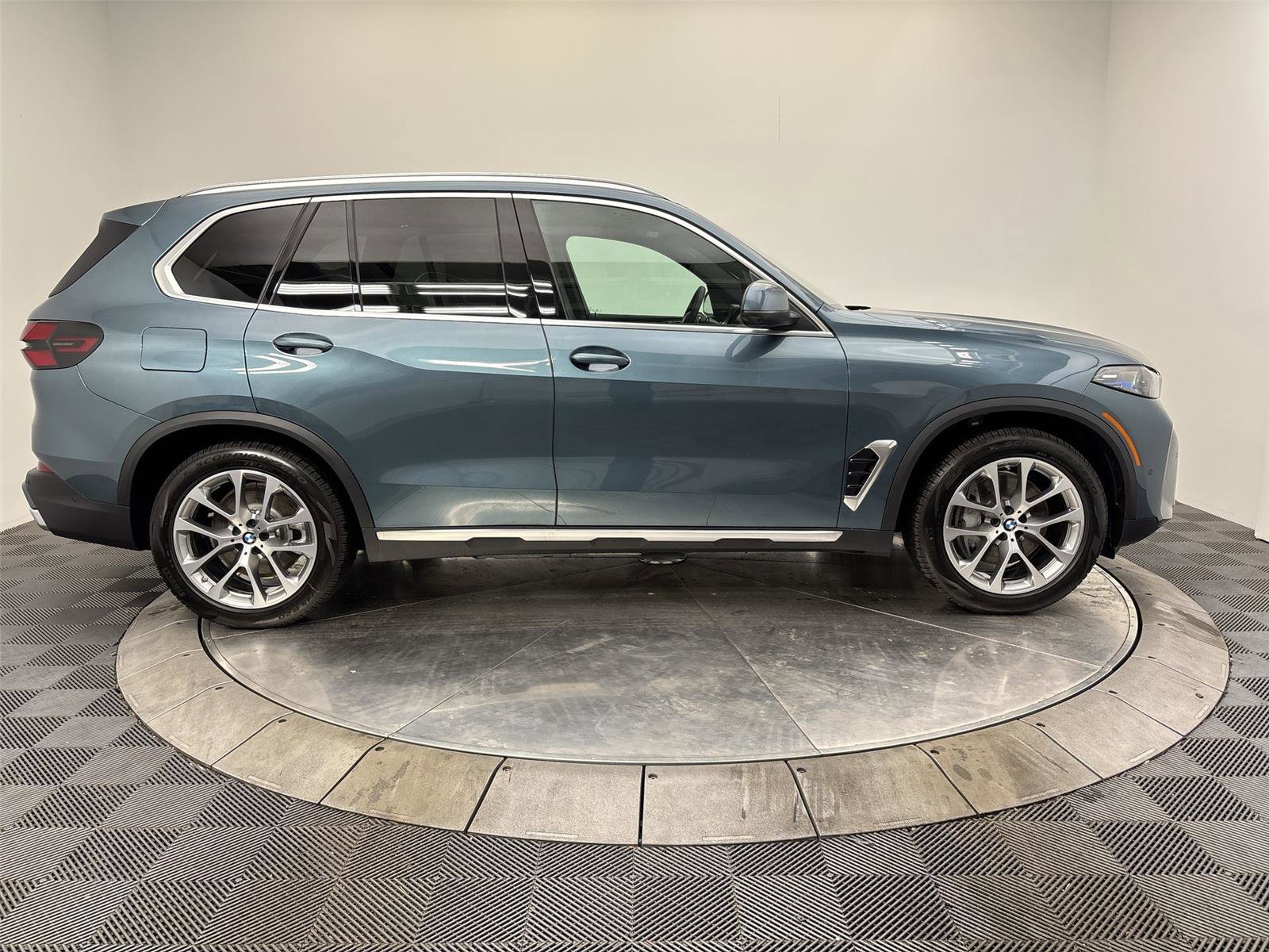 New 2026 BMW X5 xDrive50e AWD/4WD image 17