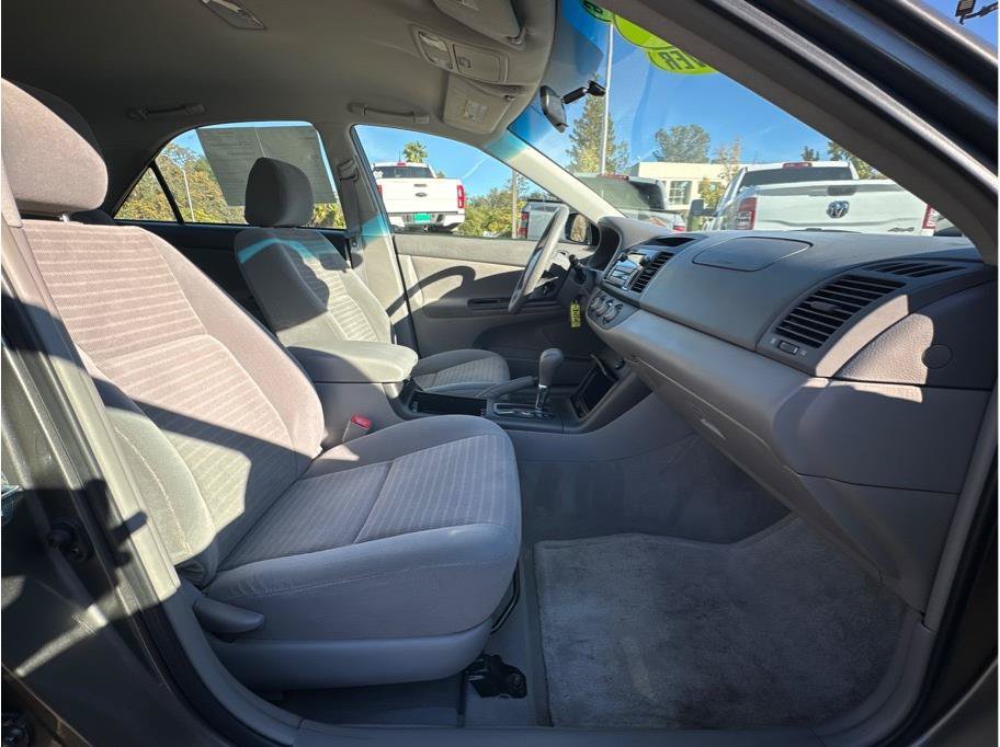 Used 2005 Toyota Camry LE FWD image 11