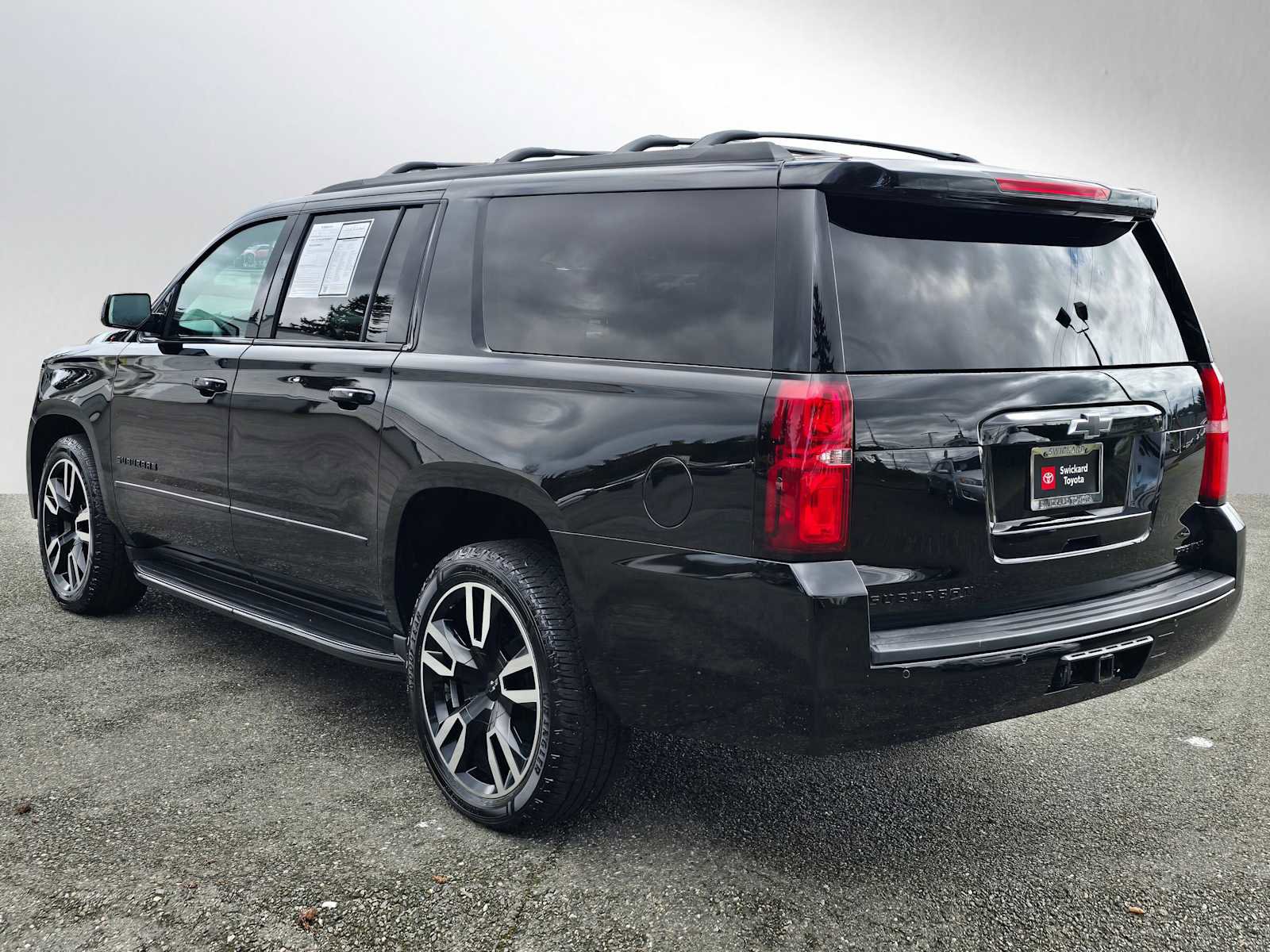 Used 2019 Chevrolet Suburban Premier w/ RST 6.2L Performance Edition image 5