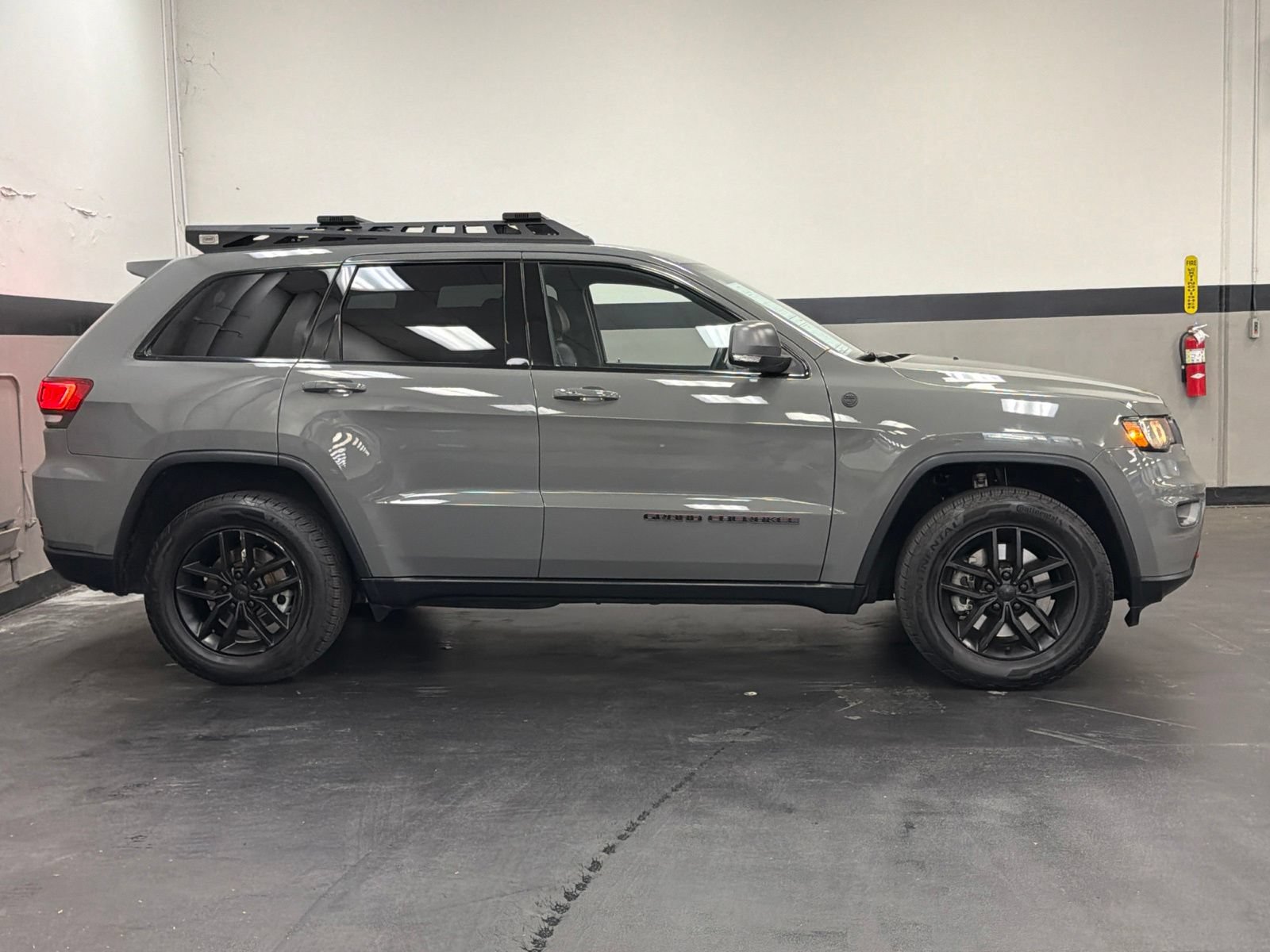 Used 2021 Jeep Grand Cherokee Trailhawk w/ Trailhawk Luxury Group AWD/4WD image 3