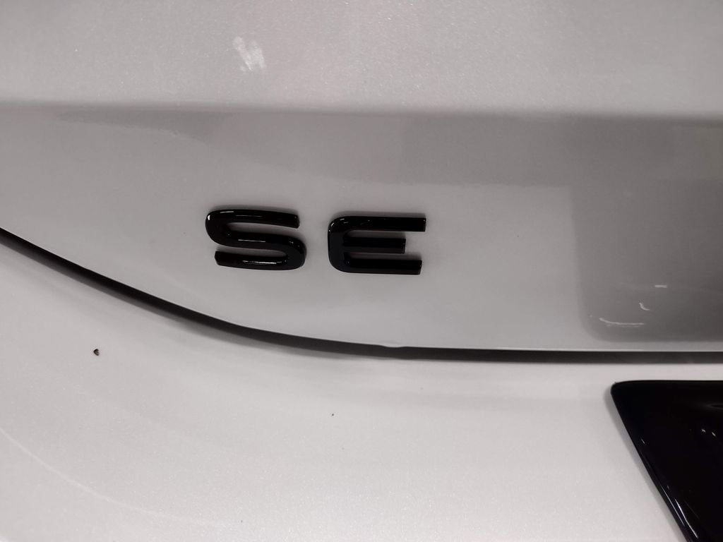 New 2025 Volkswagen Tiguan SE R-Line image 16