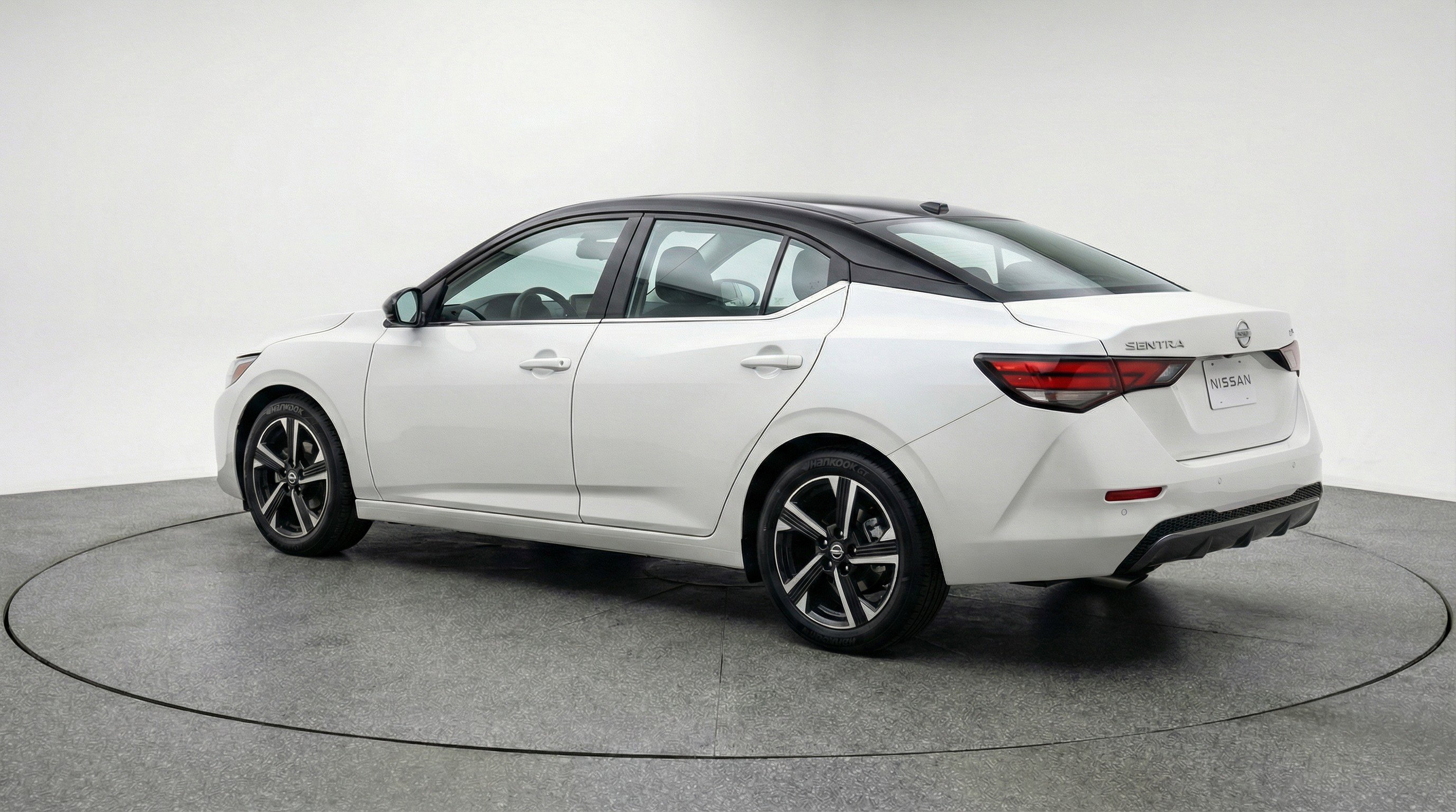 Used 2025 Nissan Sentra SV FWD image 6