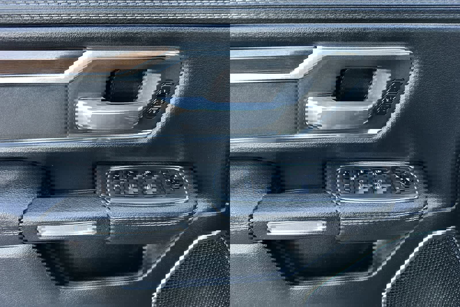 Used 2021 RAM 1500 Laramie image 12