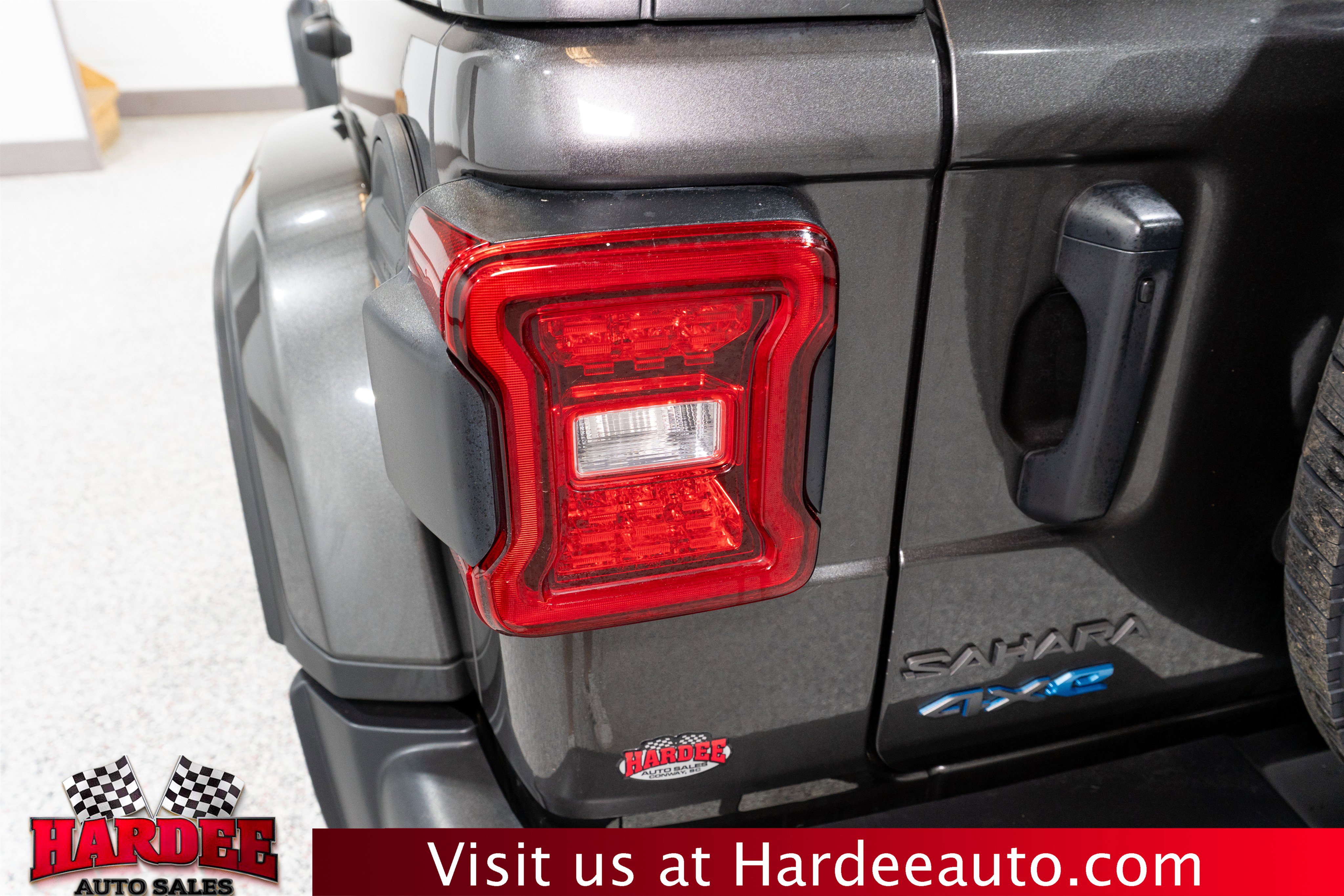 Used 2025 Jeep Wrangler Sahara AWD/4WD image 9