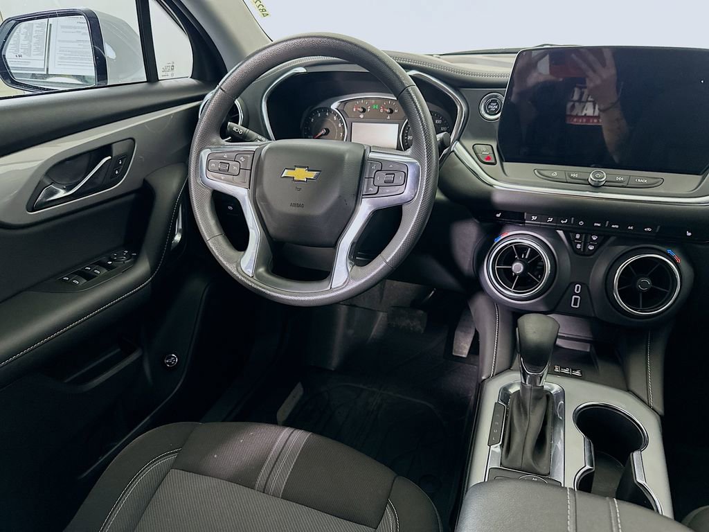 Used 2024 Chevrolet Blazer LT w/ Convenience Package image 17