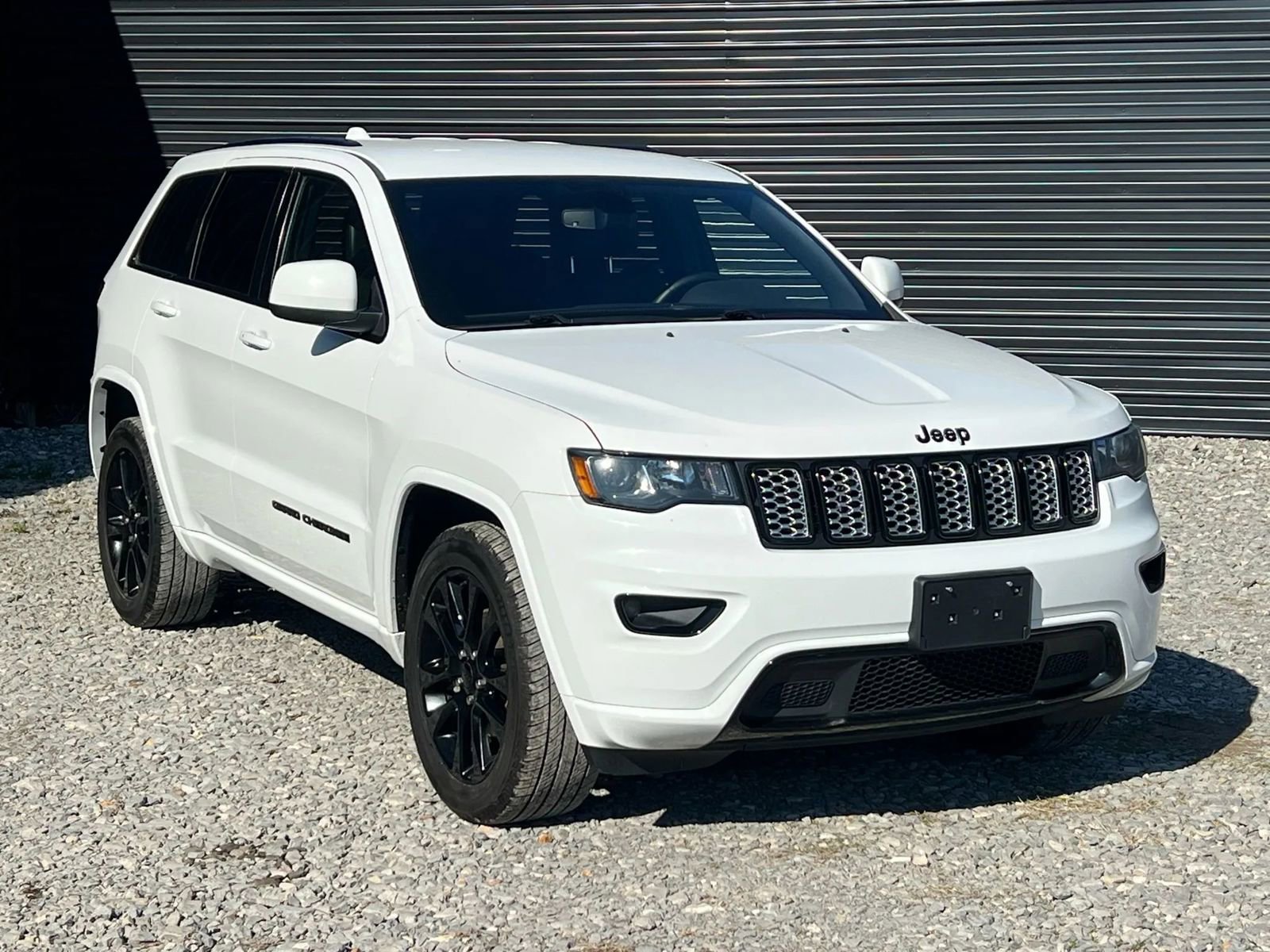 Used 2018 Jeep Grand Cherokee Altitude AWD/4WD image 7