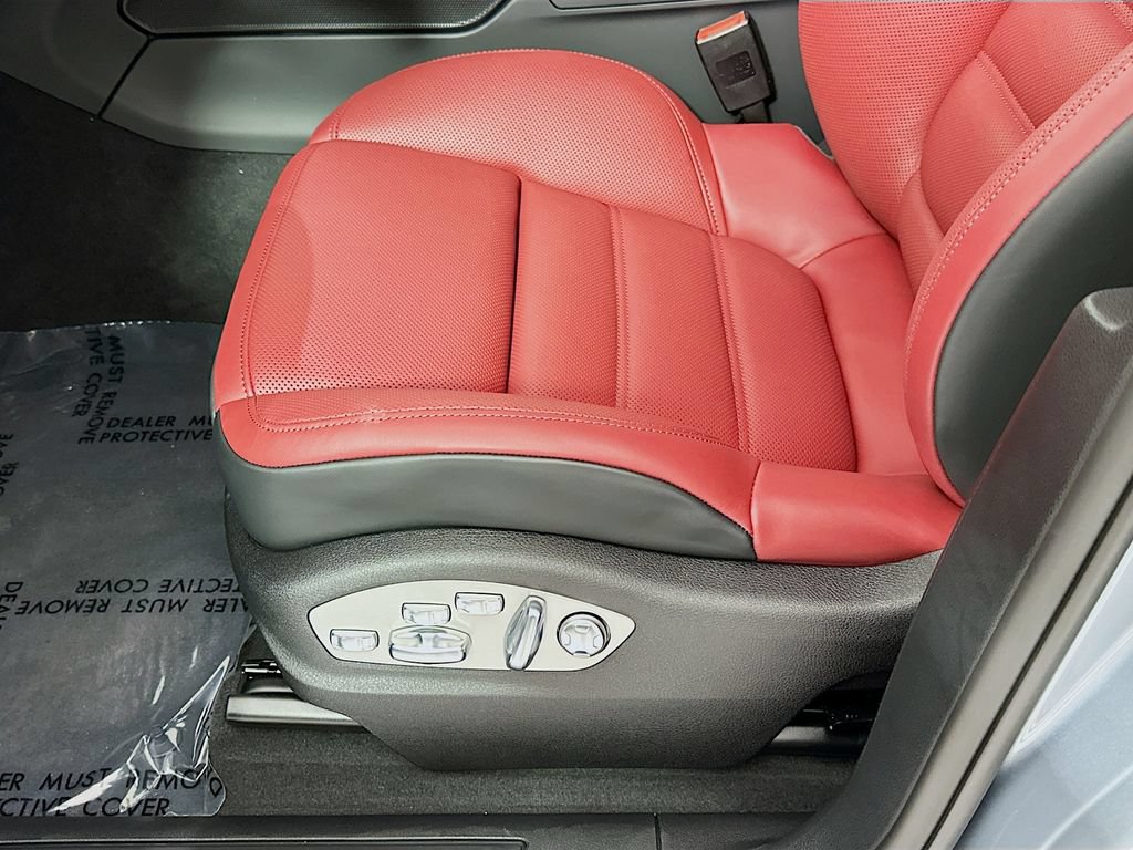 New 2026 Porsche Macan AWD/4WD image 22