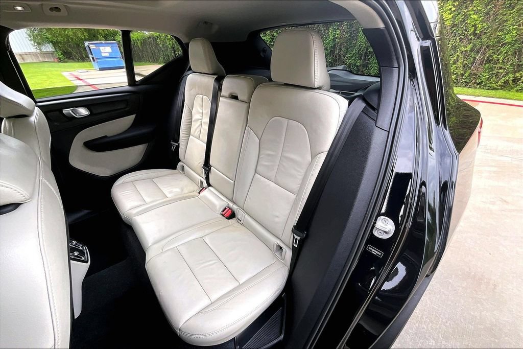 Certified 2023 Volvo XC40 B5 Plus w/ Driver Assist Package AWD/4WD image 35