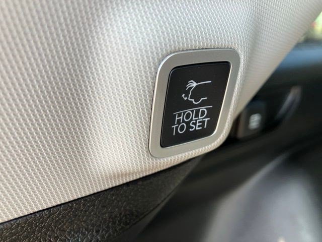 Certified 2023 Jeep Grand Cherokee Limited w/ Luxury Tech Group II AWD/4WD image 28