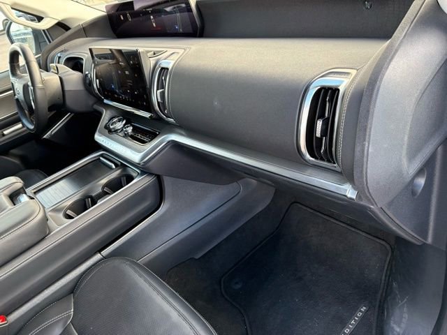 Used 2025 Ford Expedition Platinum image 29