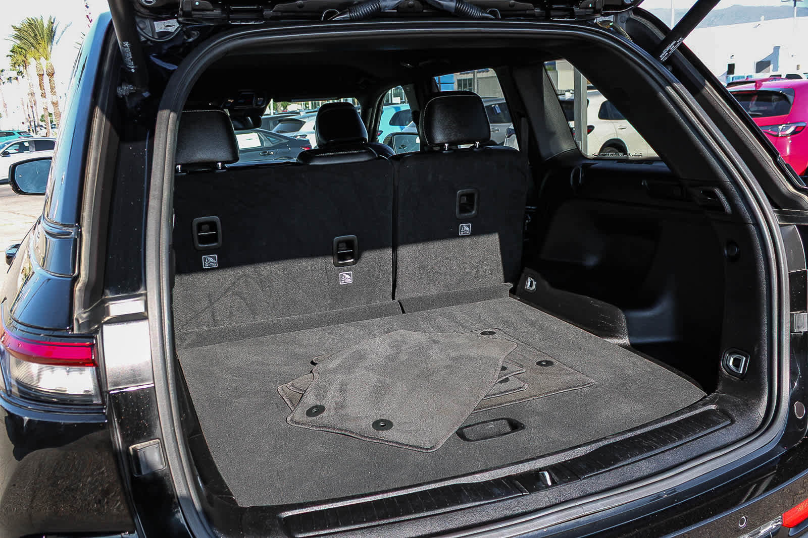 Used 2024 Jeep Grand Cherokee Altitude AWD/4WD image 25
