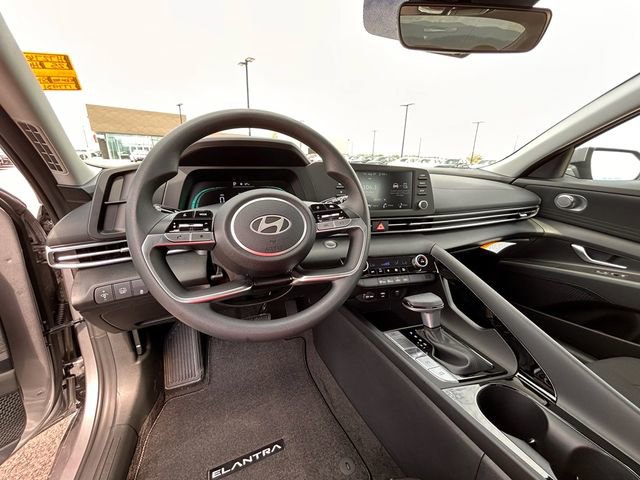 New 2025 Hyundai Elantra Blue image 15