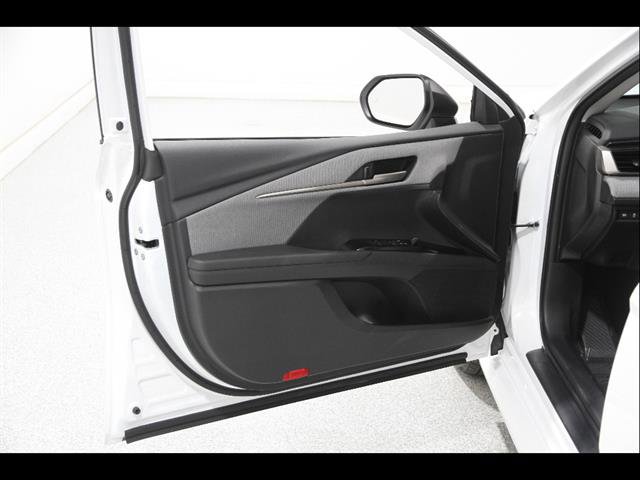 Used 2025 Toyota Camry LE w/ Convenience Package FWD image 4