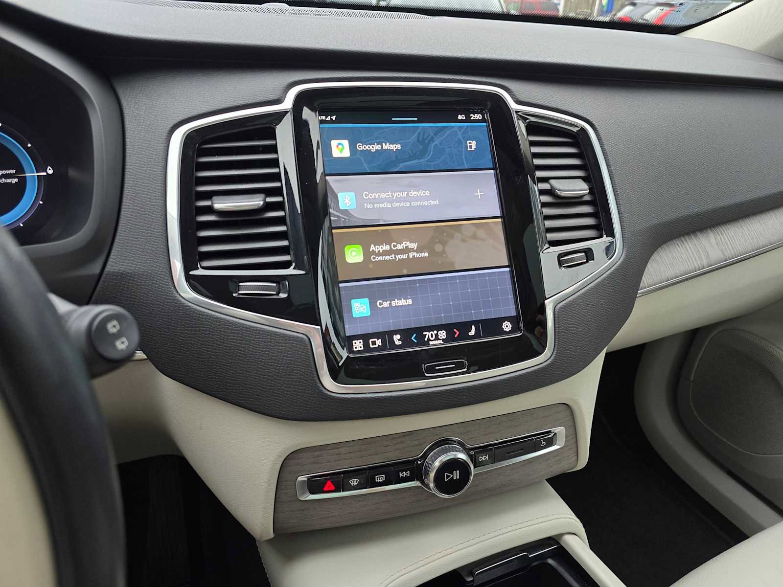 Certified 2024 Volvo XC90 T8 Plus image 28