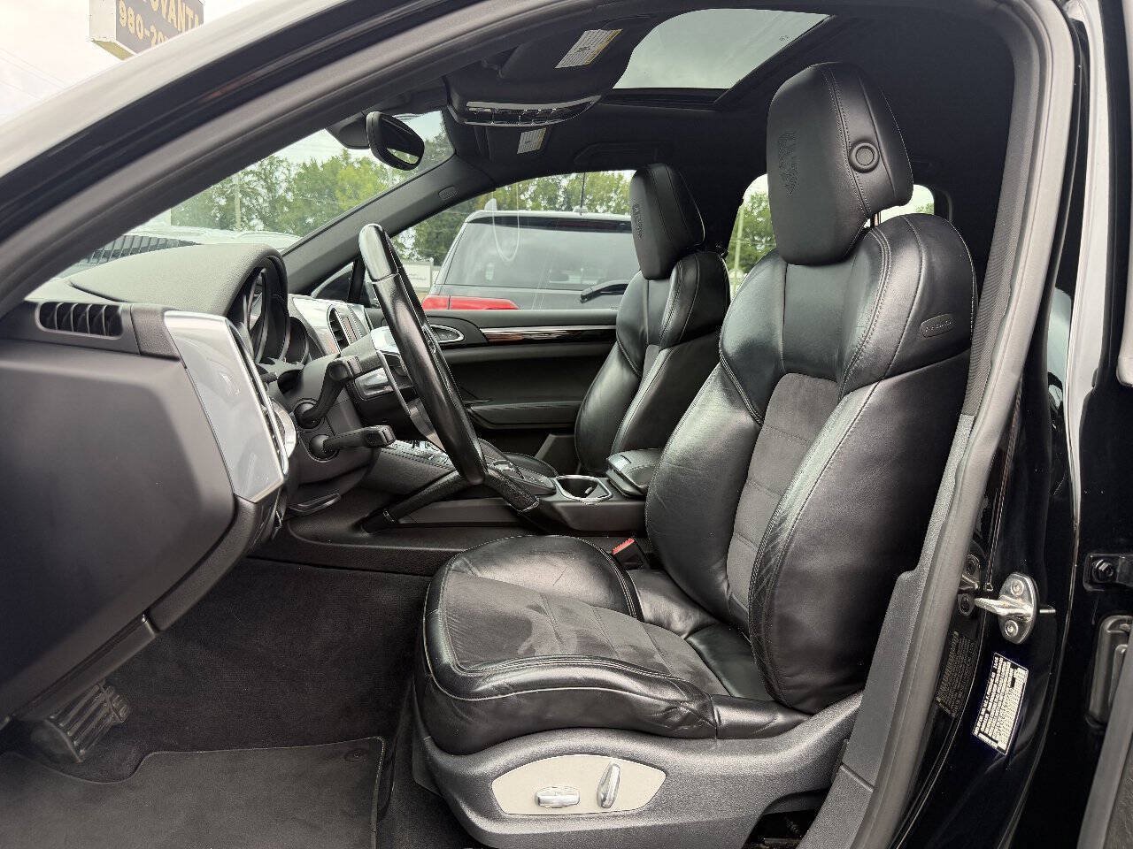 Used 2017 Porsche Cayenne Platinum Edition AWD/4WD image 9